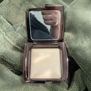 HOURGLASS Ambient lighting powder in shade: diffused light. Brand new